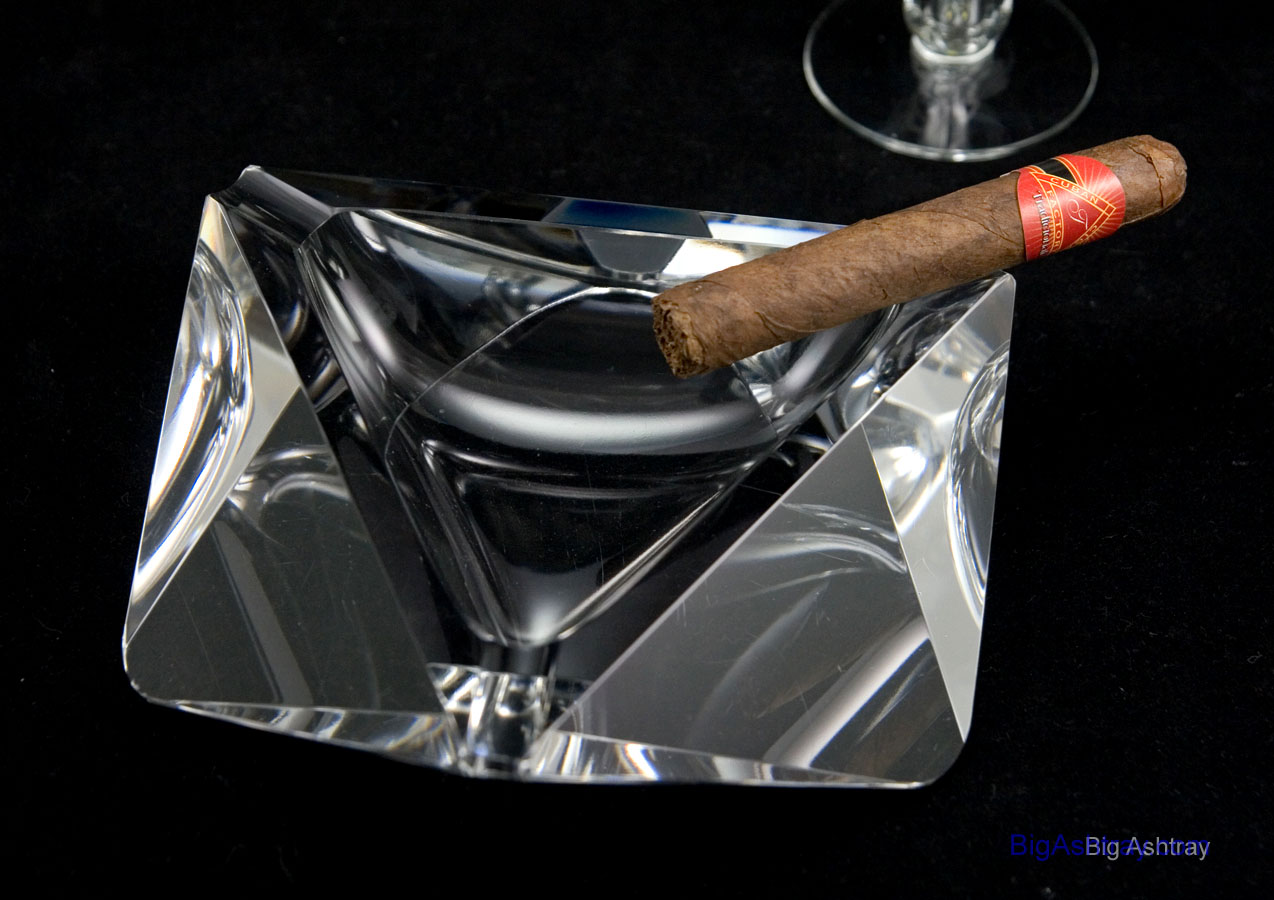 High Quality Art Deco Crystal Diamond Cut Ashtray