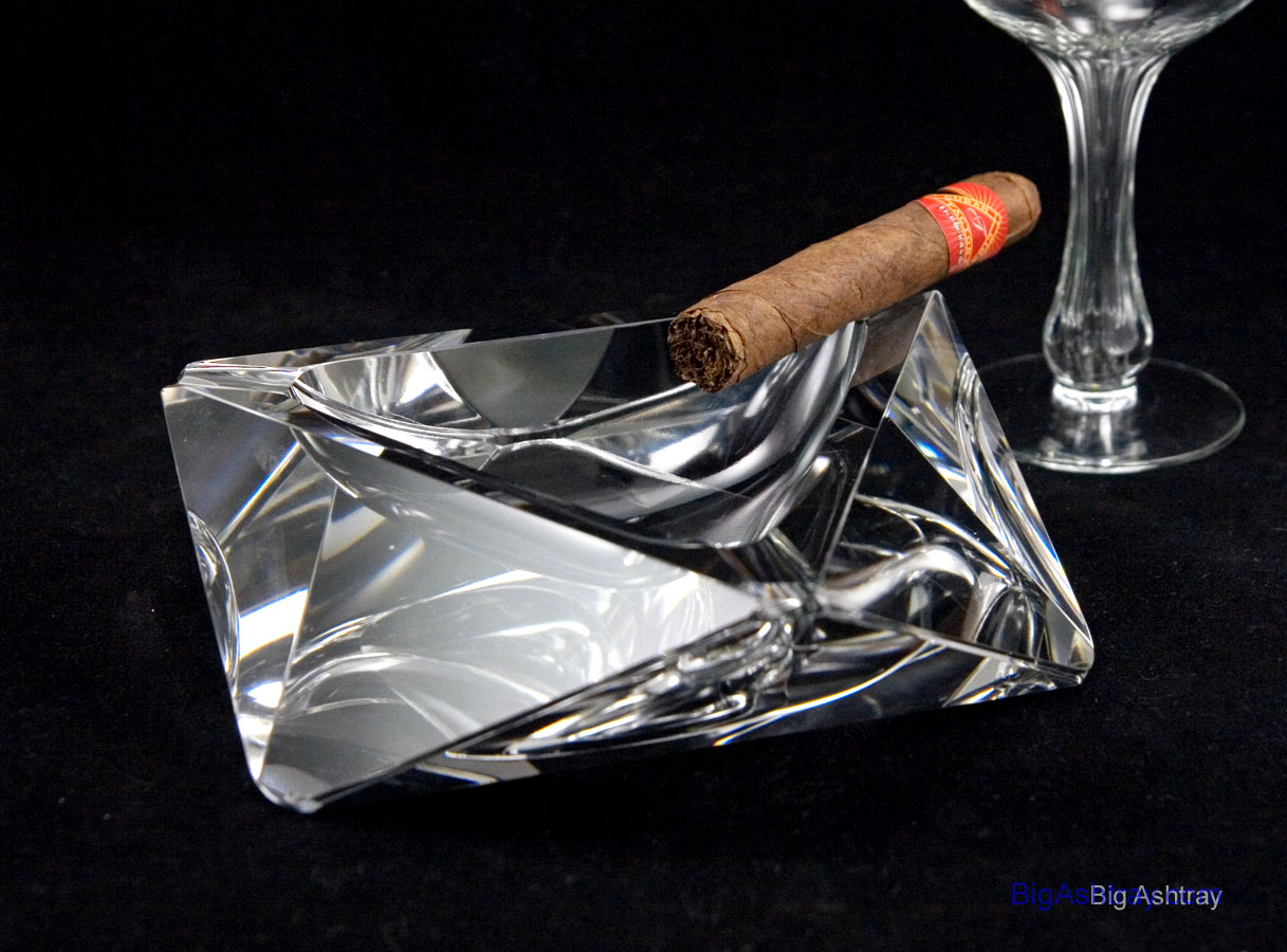 High Quality Art Deco Crystal Diamond Cut Ashtray - Image 2