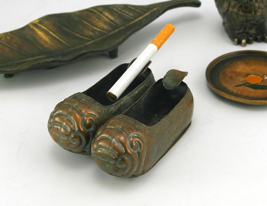 Vintage Chinese Slippers Bronzed Ashtray - Image 2